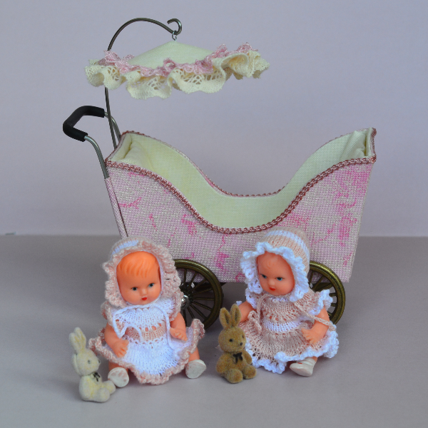 Miniature- toy -stroller- for- two -small- dolls-4