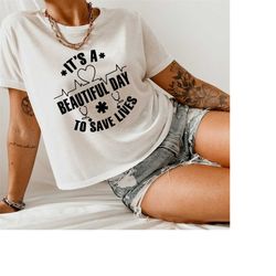 it's a beautiful day to save lives shirt, nurse shirt, nursing gift, nurse t-shirt , nursing student, nurse appreciation