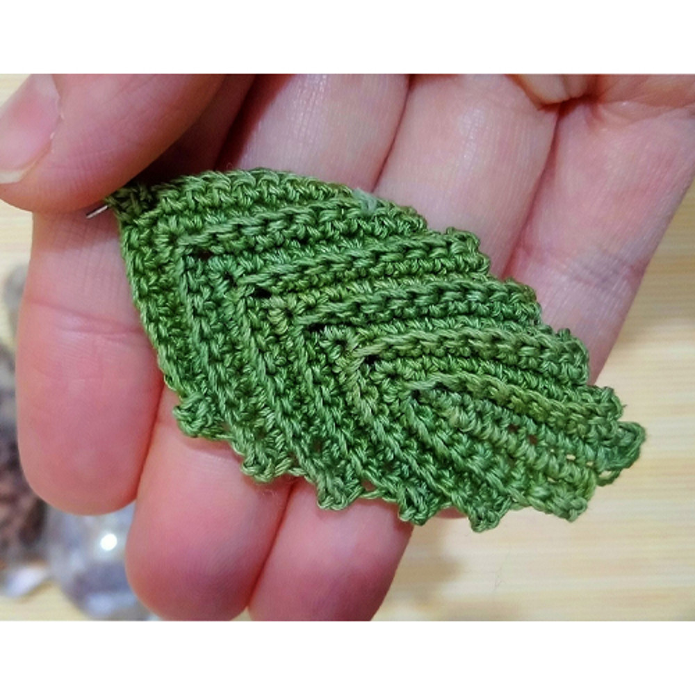crochet leaf earrings pattern