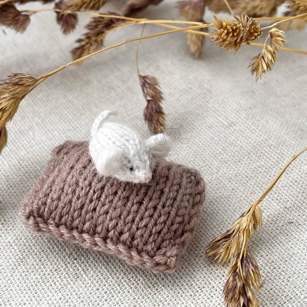 Nimble mouse. Miniature knitting pattern. English and Russia | Inspire ...