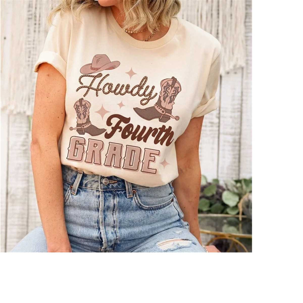 MR-2682023121951-howdy-fourth-grade-teacher-shirt-4th-grade-teacher-tee-natural.jpg