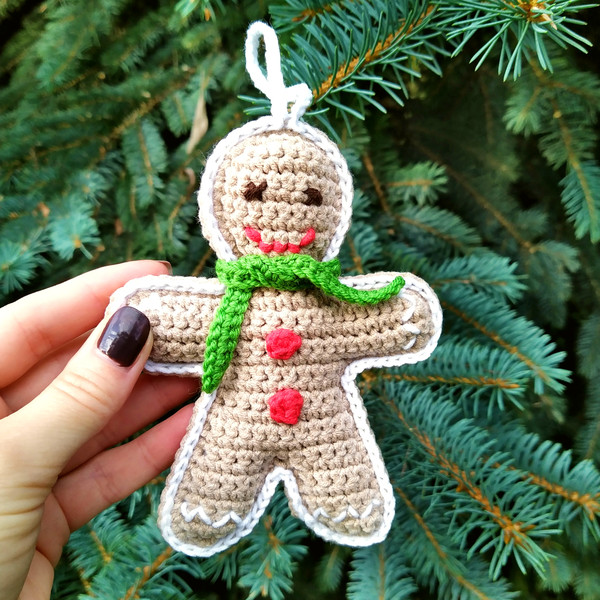 gingerbread man crochet ornament.jpeg