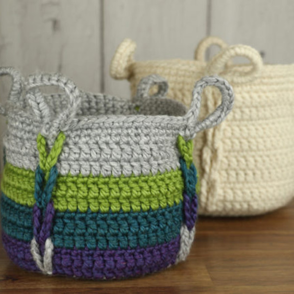 Entwined-Basket-Crochet-Pattern-Graphics-3803714-3-580x435.jpg