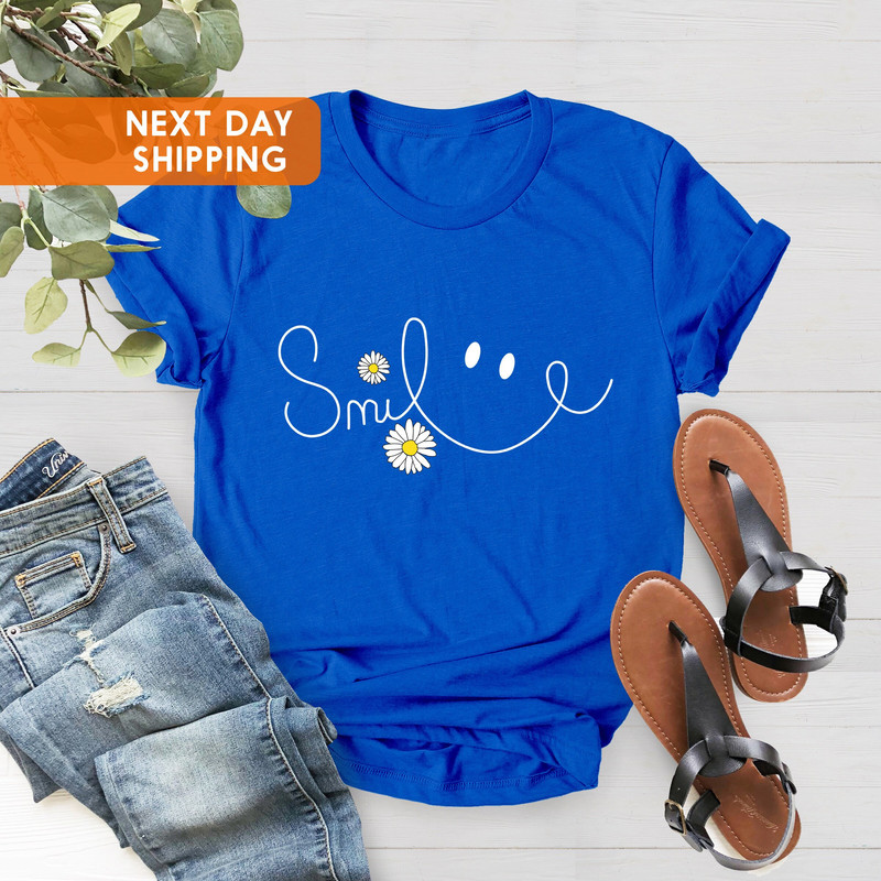 Flower Smile Face Shirt, Smile T-shirt, Daisy Floral Shirt, Daisy T-Shirt, Daisy Women's Shirt, Spring Tee, Gift For Mom, Daisy Lover Gift - 3.jpg