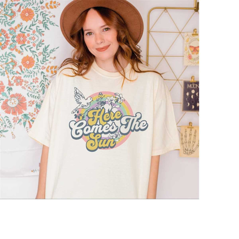 MR-2882023145431-comfort-colors-tshirt-here-comes-the-sun-retro-graphic-80s-image-1.jpg