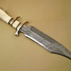 beautifull custom handmade damascus steel hunting bowie knife,