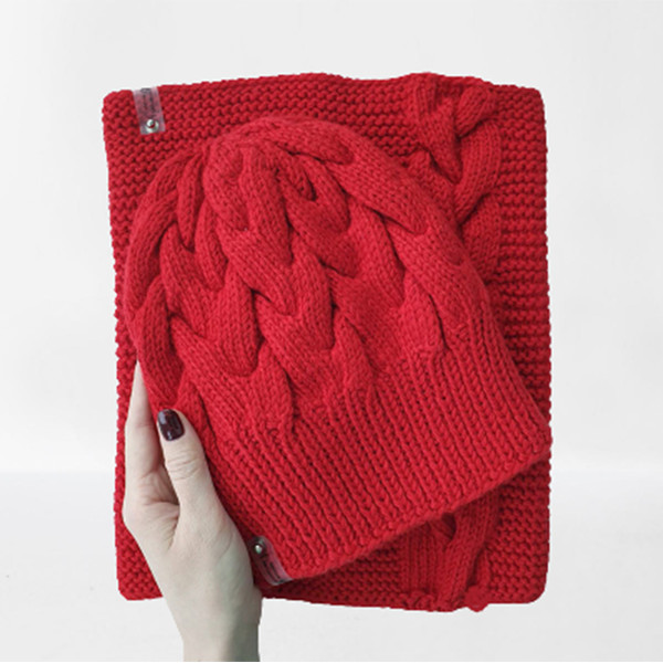 Knit Red beanie (7).jpg