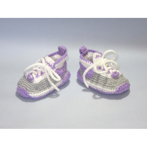 Lilac crochet baby sneakers, Purple handmade baby shoes, Violet slippers, Soft baby footwear, Baby shower gift, Gender reveal party gift, Pregnancy announcement