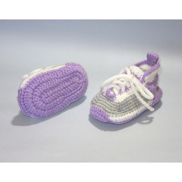 Lilac crochet baby sneakers, Purple handmade baby shoes, Violet slippers, Soft baby footwear, Baby shower gift, Gender reveal party gift, Pregnancy announcement