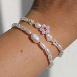 Pink pearl bracelet set Flower beaded bracelets Seed bead bracelet Pink floral bracelets Handmade bracelets set Bracelet