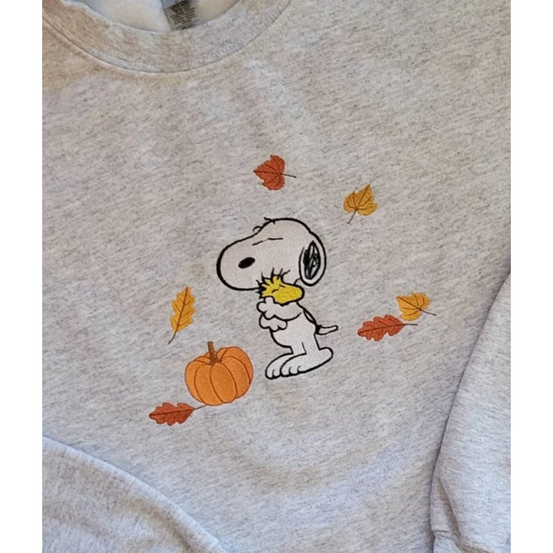Snoopy Hug Woodstock Fall Embroidered Sweatshirt, Snoopy Pumpkin Embroidered Hoodie, Halloween Cartoon Dog Embroidery Crewneck Sweatshirt1.png