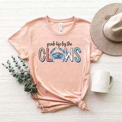 grab life by the claws shirt, crab lover shirt, animal shirt,funny crab shirt, crab gifts