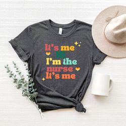 it's me hi i'm the nurse its me, nurse shirt, gift for ed rn, nursing school shirt, registered nurse tee