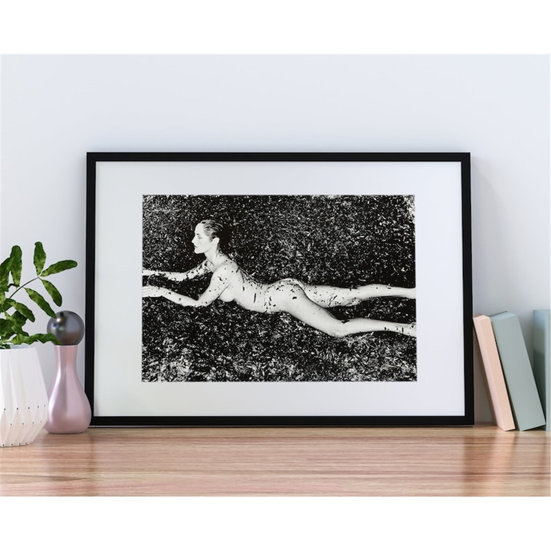 MR-59202314151-helmut-newton-print-nude-in-seaweed-saint-tropez-1981-image-1.jpg