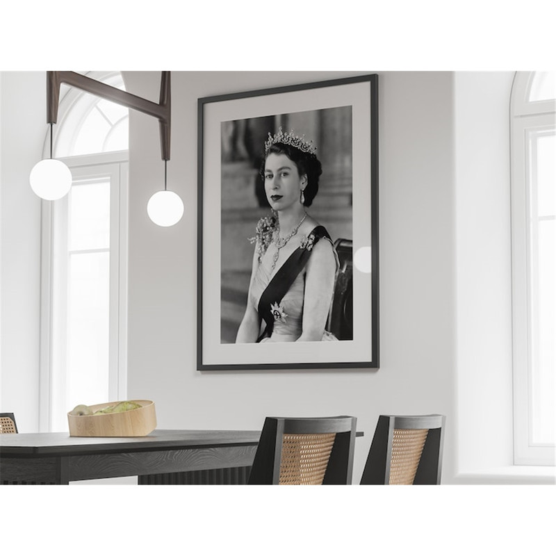 MR-592023142736-queen-elizabeth-print-platinum-jubilee-vintage-print-queen-image-1.jpg