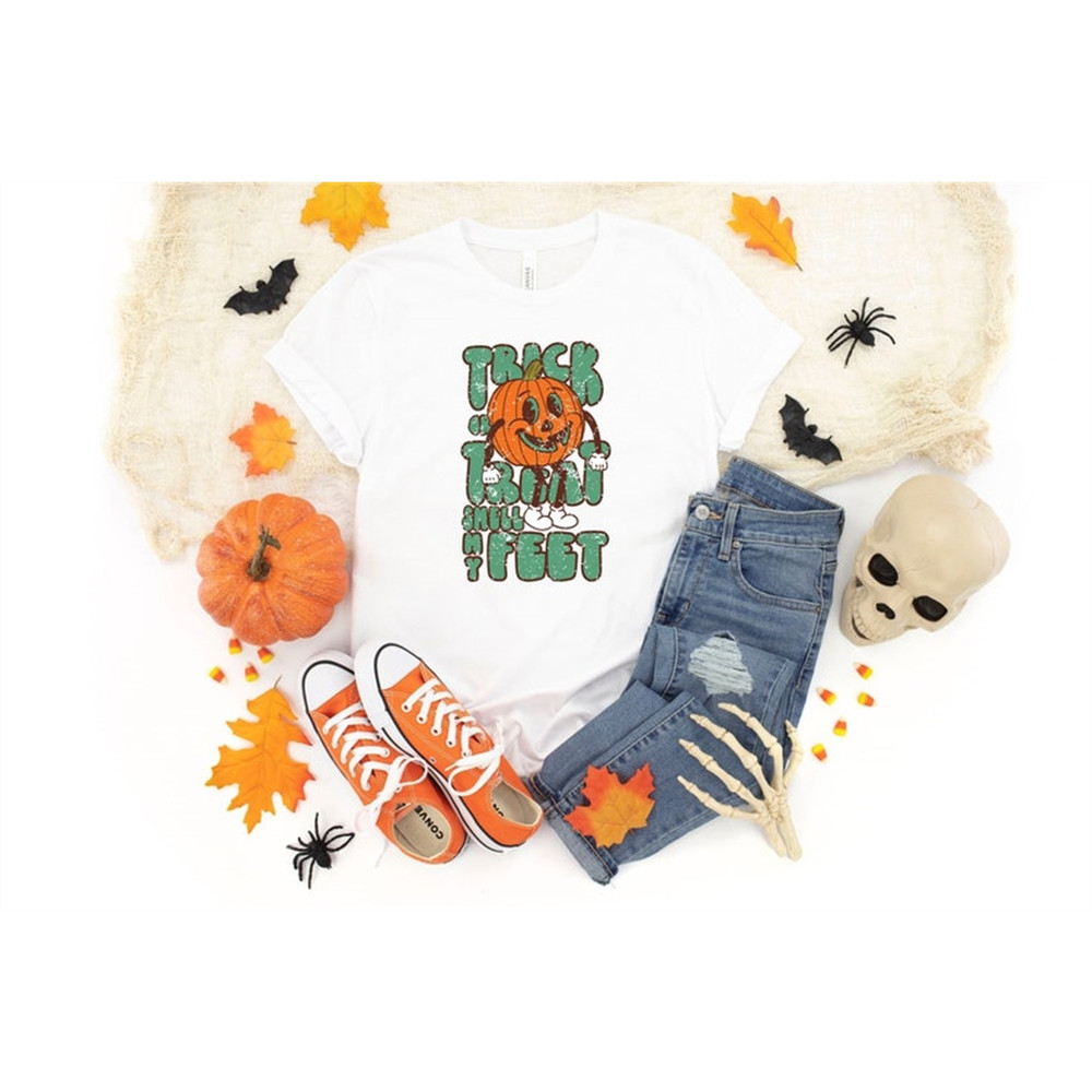 MR-79202311103-trick-or-treat-smell-my-feet-funny-halloween-shirt-unisex-image-1.jpg