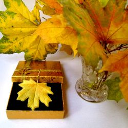 Maple Leaf Brooch, Hand Embroidery, Fall Accessories for Women, Textile Brooches, Fall Sweater Clips, Coat Jacket Pin