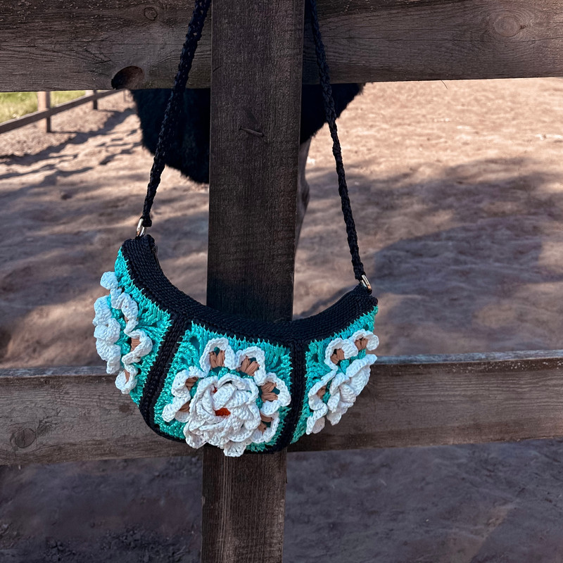 Crochet-pattern-Fanny-pack-raffia-yarn-3