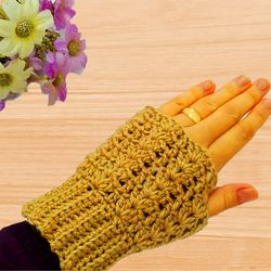 A Crochet Finger-less Gloves