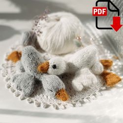 Mini gosling knitting pattern. Knitted amigurumi goose step by step tutorial. DIY knitted gift. English and Russian PDF.