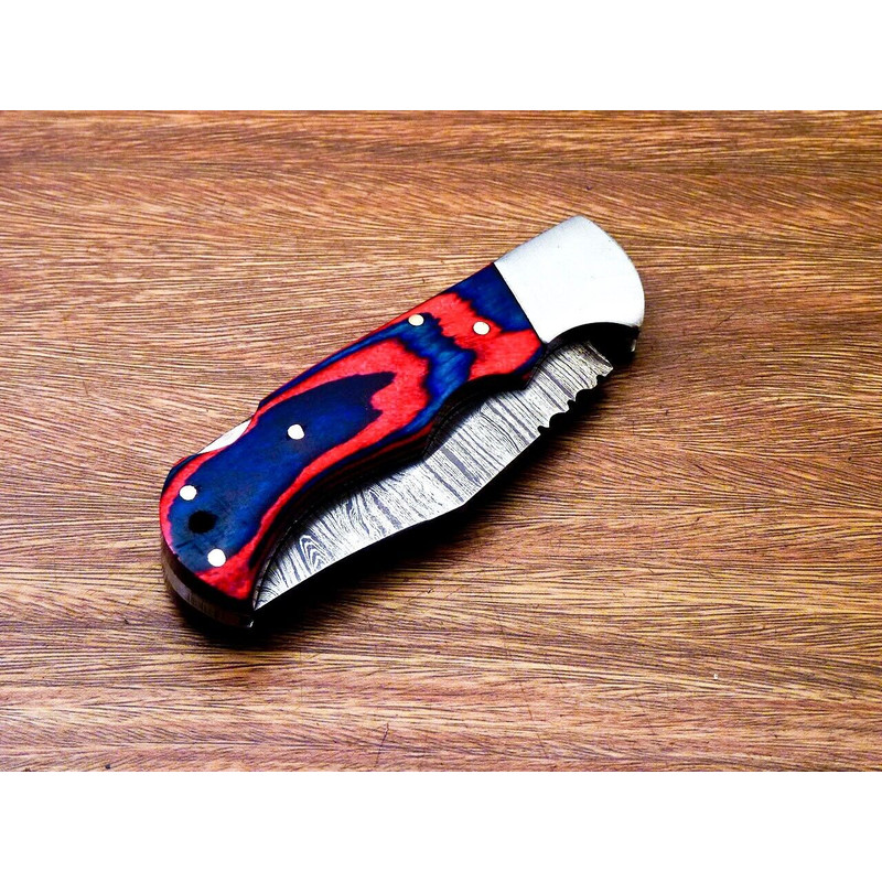 Damascus Poket Knife.jpg