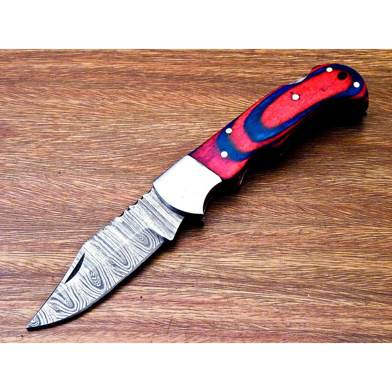 Beautifull Damascus Knife.jpg