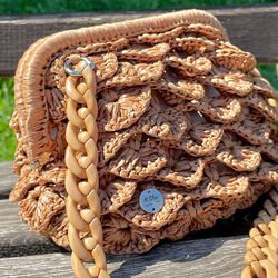 Clutch bag color wood Hand-woven kiss lock bag Bag with fermoir Crochet bag
