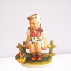 carlo mollica majolica ceramic young girl with flowers sitting down original made in italy 1940s cm 14x8x22 hand painted