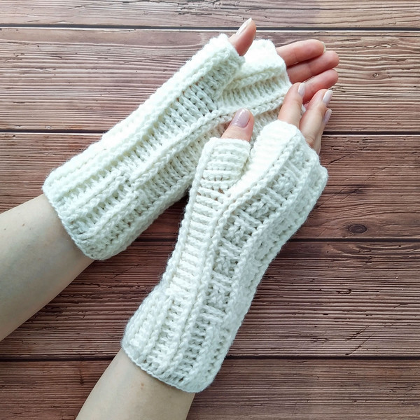 crochet fingerless gloves easy pattern.jpg