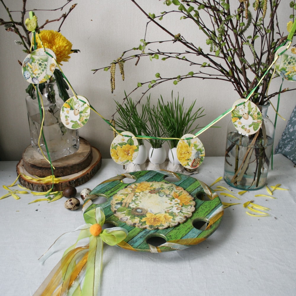 Decorations Happy Easter.jpg