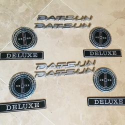 Datsun Fender Emblem With Deluxe Set Of 12 Piece