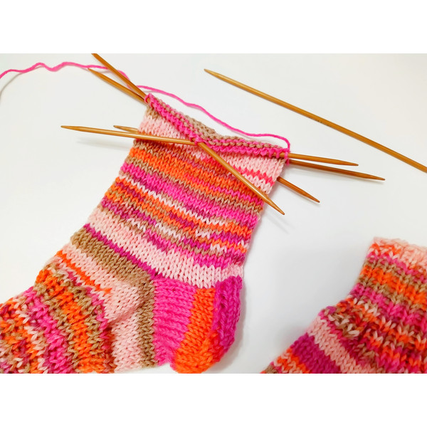 Knitting pattern socks 4 ply.jpg