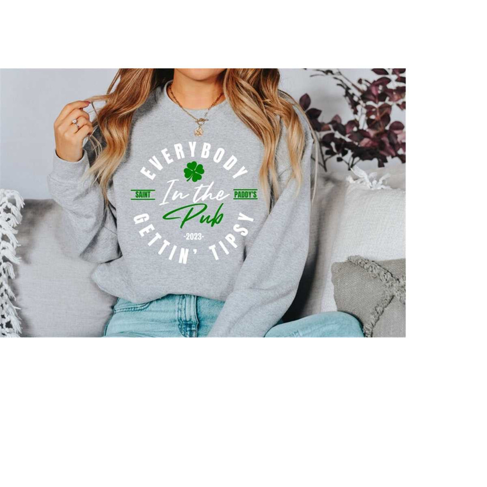 MR-1592023132046-everybody-in-the-pub-getting-tipsy-sweatshirt-lucky-clover-image-1.jpg