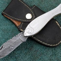 superb hand forged folding knife , custom hand made damascus steel pocket knife
