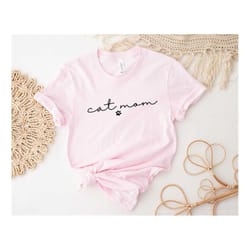 cute cat mom shirt, mom shirt, cat lover shirt, cat mom shirt, cat paws shirt, mothers day shirt, retro cat and mom shir