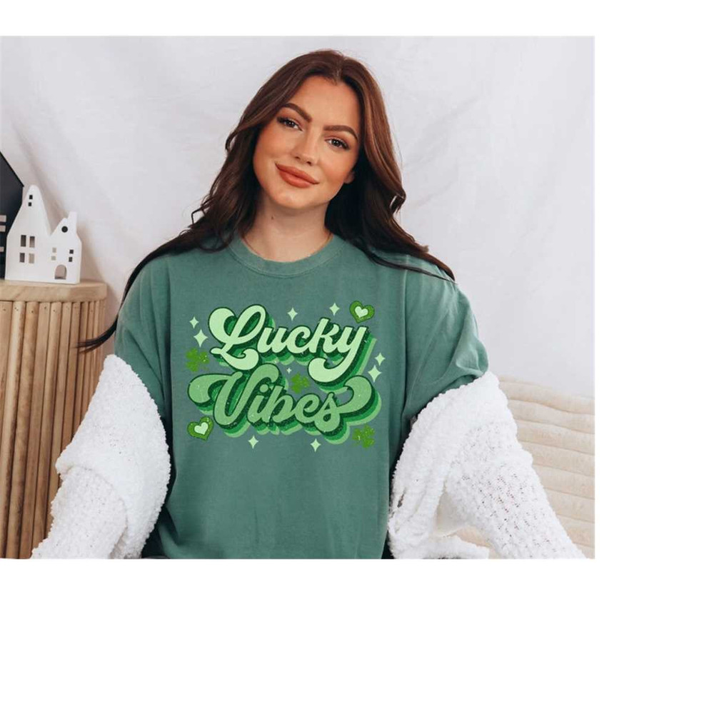 MR-1692023141748-retro-st-pattys-day-comfort-colors-shirt-lucky-vibes-image-1.jpg