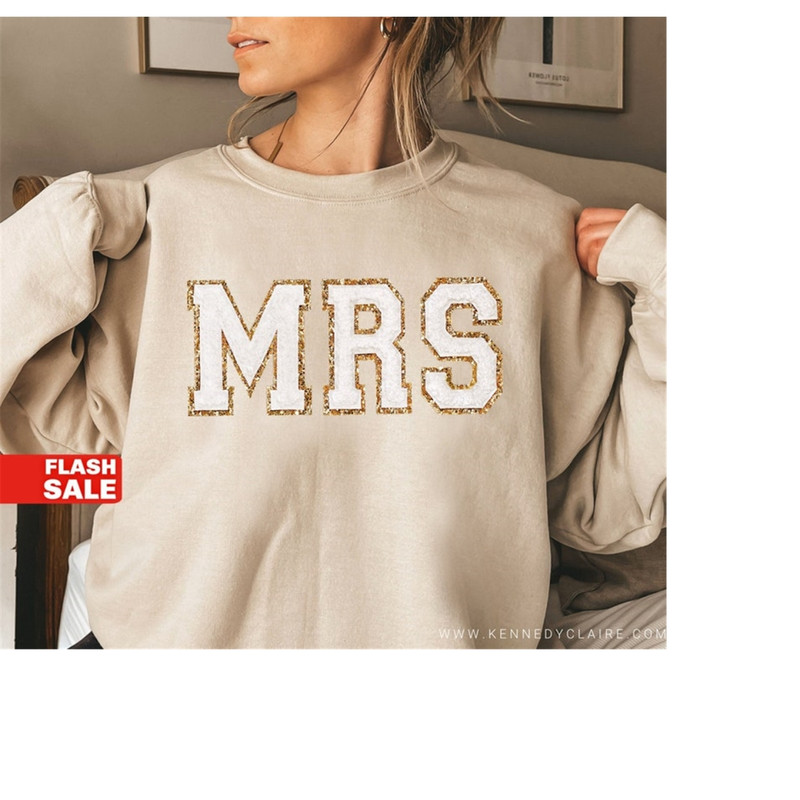 MR-1992023112117-personalized-gift-for-bride-future-mrs-sweatshirt-unique-sand-sweatshirt.jpg