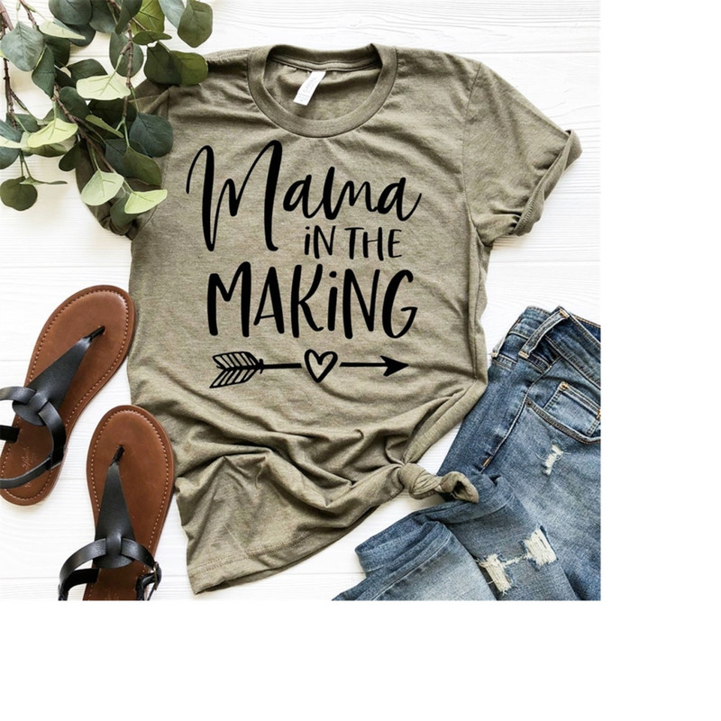 MR-199202311305-pregnancy-announcement-shirt-mama-in-the-making-baby-heather-olive.jpg
