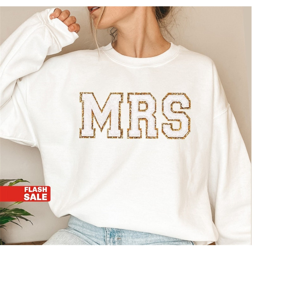 MR-199202311391-mrs-sweatshirt-bride-sweatshirt-bachelorette-sweatshirt-image-1.jpg