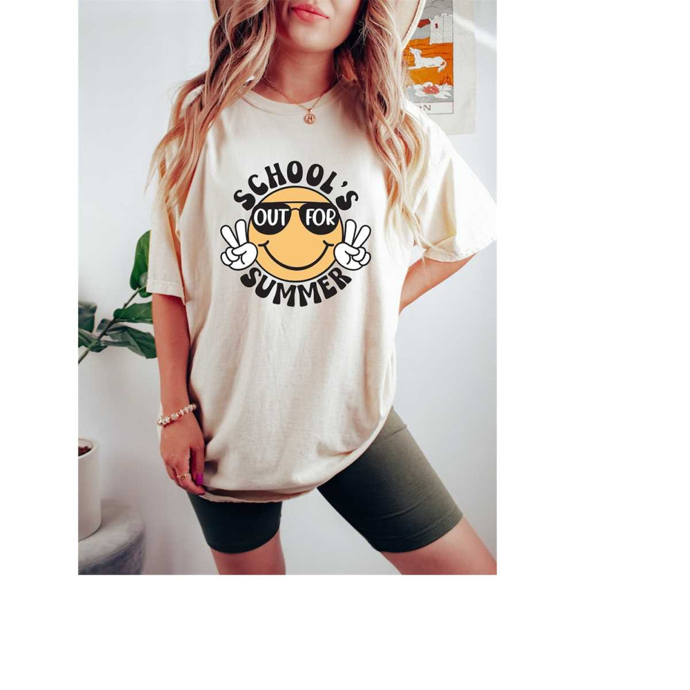 MR-2092023101723-funny-smiley-schools-out-for-summer-shirt-last-day-of-school-image-1.jpg