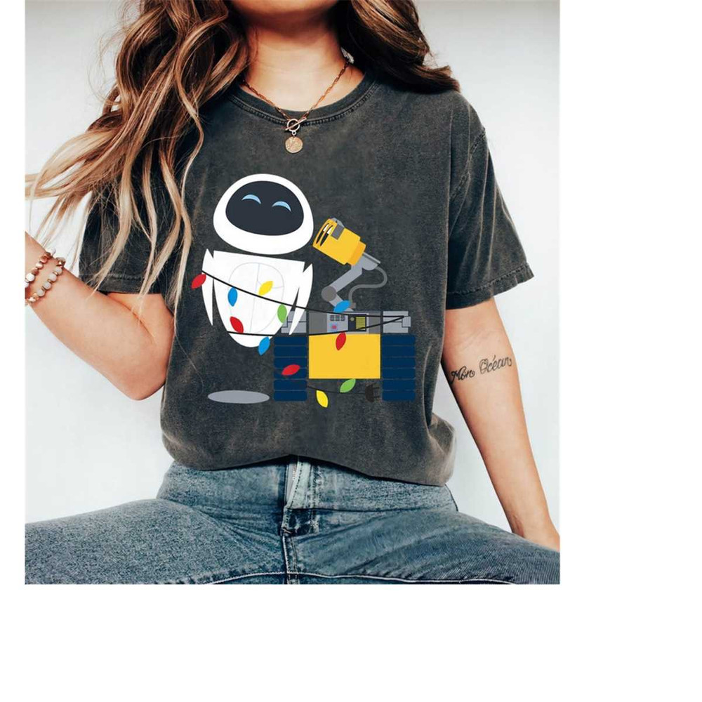 MR-23920239139-disney-pixar-wall-e-and-eve-christmas-light-wrap-shirt-image-1.jpg
