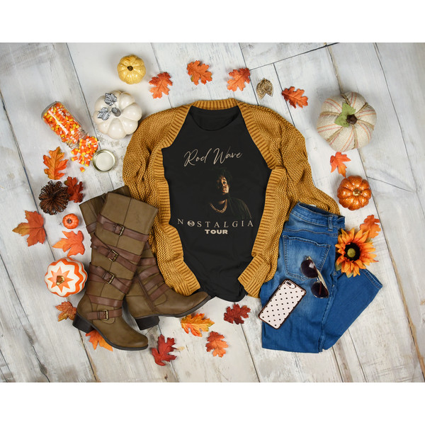 t-shirt-mockup-featuring-a-warm-autumn-outfit-3744-el1.png