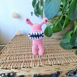 Crochet Pink Rainbow friends pattern. Amigurumi Pink Rainbow Friends tutorial. Amigurumi Roblox horror crochet pattern