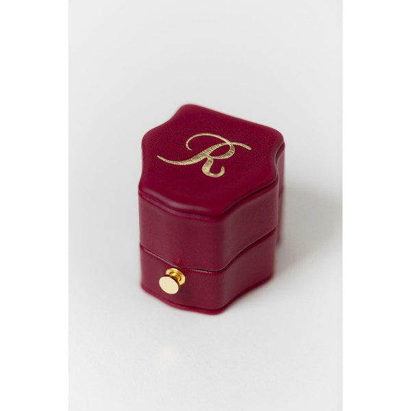 Bark-and-Berry-Petite-Tulip-Berry-lock-vintage-wedding-embossed-engraved-enameld-monogram-velvet-leather-ring-box-001.jpg
