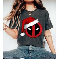 marvel deadpool christmas santa hat simple logo t-shirt, santa deadpool christmas shirt, disneyland mcu xmas tee, magic