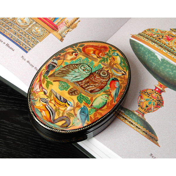 Gold lacquer box with birds