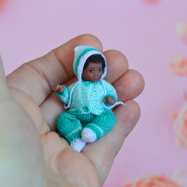 Miniature -doll -child -in- 12th- scales-1