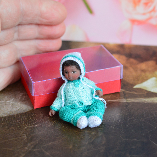 A- baby- for- the- dollhouse-4