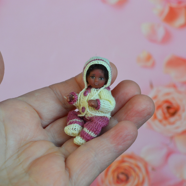 A- baby- for- the- dollhouse-4