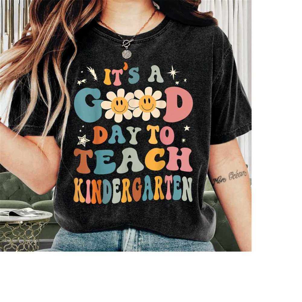 MR-2692023115654-teacher-shirt-its-a-good-day-to-teach-kindergarten-image-1.jpg